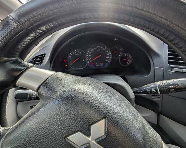 Мицубиси Грандис 2007 в Кременце на Automoto.ua Серый Мицубиси Грандис, объемом двигателя 2.38 л и пробегом 268 тыс. км за 5900 $, фото 14 на Automoto.ua