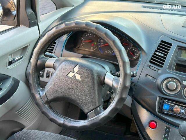 Серый Мицубиси Грандис, объемом двигателя 2.4 л и пробегом 201 тыс. км за 6990 $, фото 18 на Automoto.ua