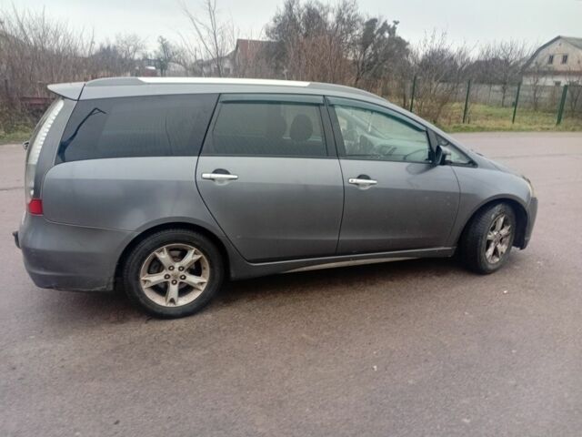 Серый Мицубиси Грандис, объемом двигателя 2 л и пробегом 334 тыс. км за 4300 $, фото 1 на Automoto.ua