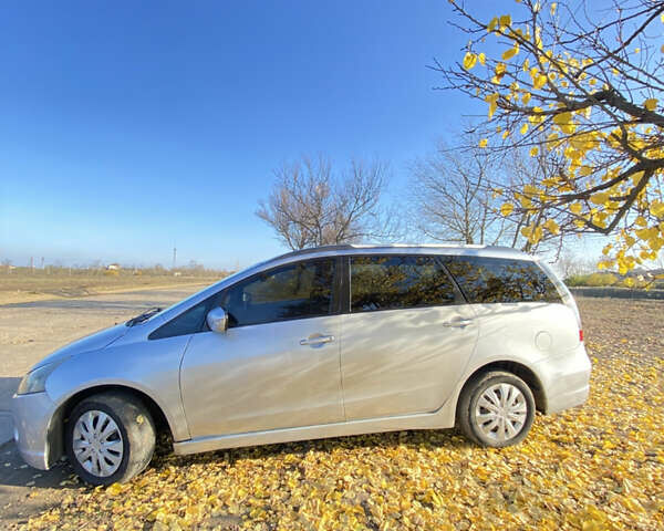 Серый Мицубиси Грандис, объемом двигателя 2.4 л и пробегом 293 тыс. км за 5200 $, фото 2 на Automoto.ua