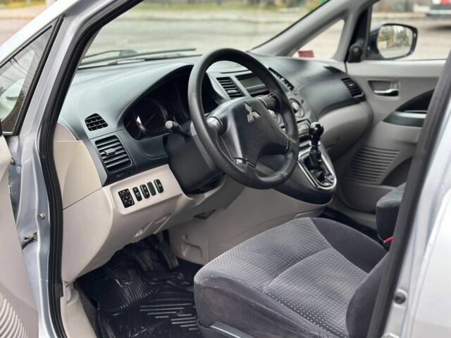 Мицубиси Грандис 2007 в Харькове на Automoto.ua Серый Мицубиси Грандис, объемом двигателя 2 л и пробегом 123 тыс. км за 2800 $, фото 4 на Automoto.ua