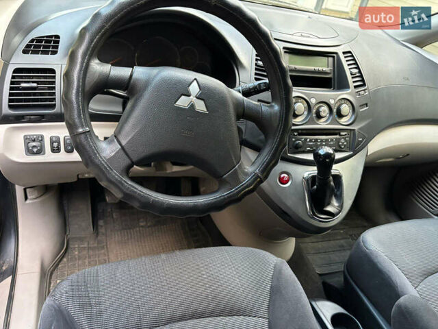 Серый Мицубиси Грандис, объемом двигателя 2.38 л и пробегом 271 тыс. км за 5400 $, фото 5 на Automoto.ua