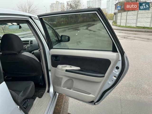 Серый Мицубиси Грандис, объемом двигателя 2.38 л и пробегом 249 тыс. км за 4777 $, фото 24 на Automoto.ua