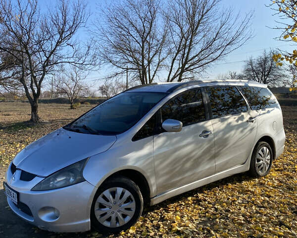 Серый Мицубиси Грандис, объемом двигателя 2.4 л и пробегом 293 тыс. км за 5200 $, фото 1 на Automoto.ua