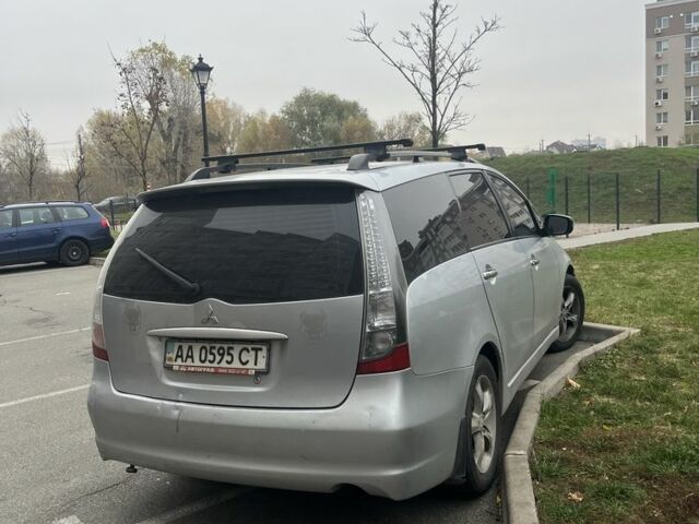 Серый Мицубиси Грандис, объемом двигателя 2.4 л и пробегом 250 тыс. км за 4800 $, фото 2 на Automoto.ua