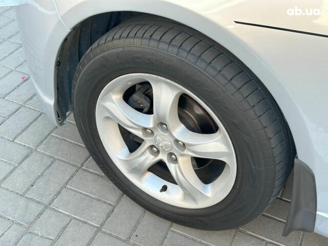 Серый Мицубиси Грандис, объемом двигателя 2.4 л и пробегом 201 тыс. км за 6990 $, фото 7 на Automoto.ua