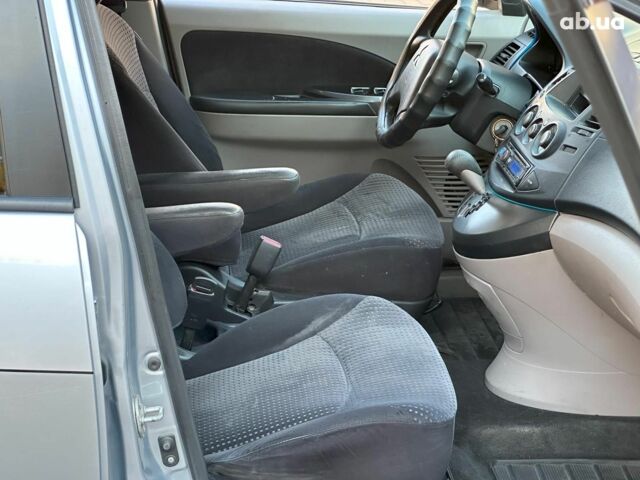 Серый Мицубиси Грандис, объемом двигателя 2.4 л и пробегом 201 тыс. км за 6990 $, фото 19 на Automoto.ua