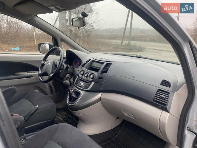 Серый Мицубиси Грандис, объемом двигателя 2 л и пробегом 320 тыс. км за 3599 $, фото 15 на Automoto.ua