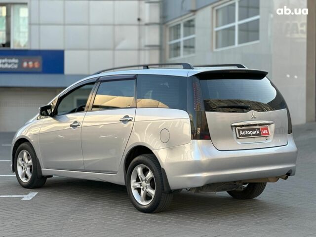 Серый Мицубиси Грандис, объемом двигателя 2.4 л и пробегом 201 тыс. км за 6990 $, фото 5 на Automoto.ua