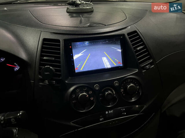 Сірий Міцубісі Грандіс, об'ємом двигуна 2.4 л та пробігом 280 тис. км за 6500 $, фото 12 на Automoto.ua