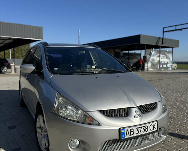 Сірий Міцубісі Грандіс, об'ємом двигуна 2.38 л та пробігом 270 тис. км за 6699 $, фото 3 на Automoto.ua