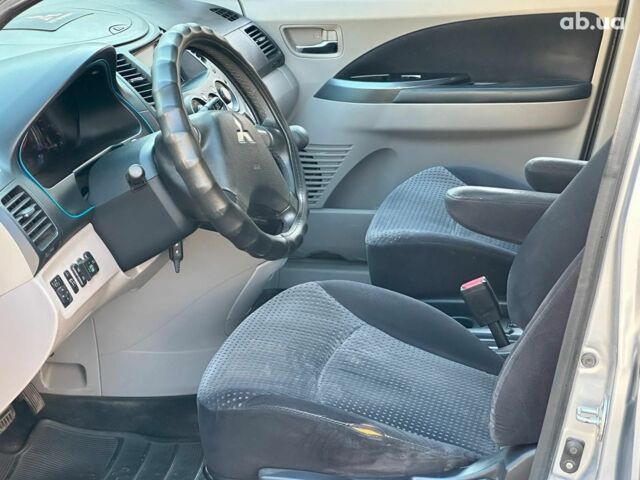 Серый Мицубиси Грандис, объемом двигателя 2.4 л и пробегом 201 тыс. км за 6990 $, фото 8 на Automoto.ua