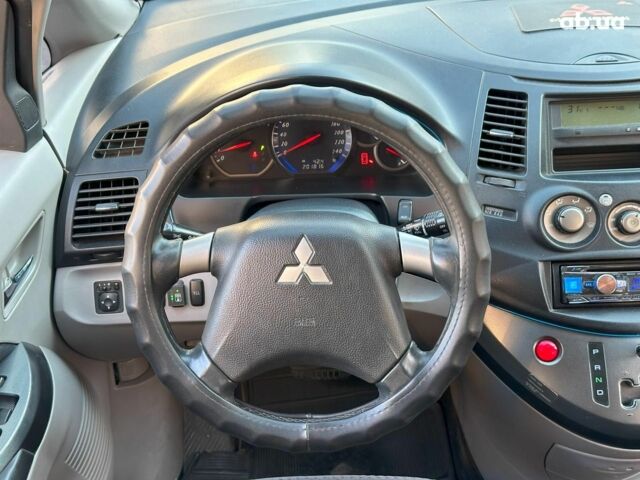 Серый Мицубиси Грандис, объемом двигателя 2.4 л и пробегом 201 тыс. км за 6990 $, фото 16 на Automoto.ua