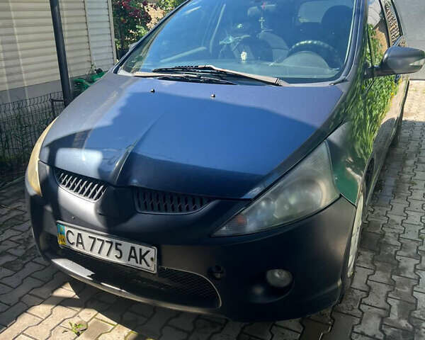 Серый Мицубиси Грандис, объемом двигателя 2.38 л и пробегом 271 тыс. км за 5400 $, фото 1 на Automoto.ua