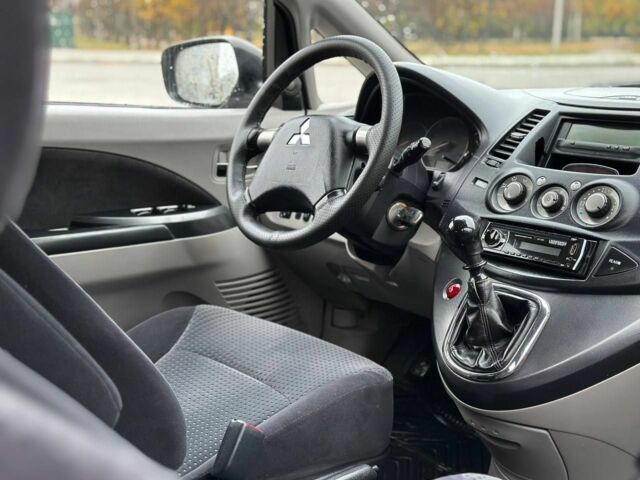 Мицубиси Грандис 2007 в Харькове на Automoto.ua Серый Мицубиси Грандис, объемом двигателя 2 л и пробегом 123 тыс. км за 2800 $, фото 5 на Automoto.ua