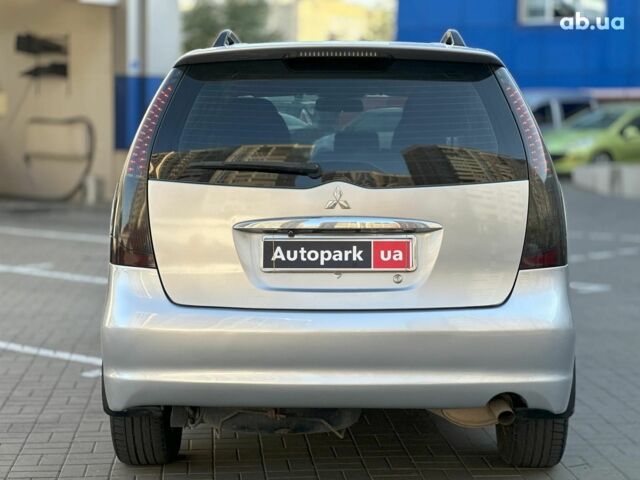 Серый Мицубиси Грандис, объемом двигателя 2.4 л и пробегом 201 тыс. км за 6990 $, фото 4 на Automoto.ua