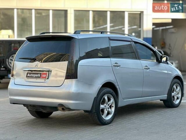 Серый Мицубиси Грандис, объемом двигателя 2.4 л и пробегом 201 тыс. км за 6990 $, фото 3 на Automoto.ua