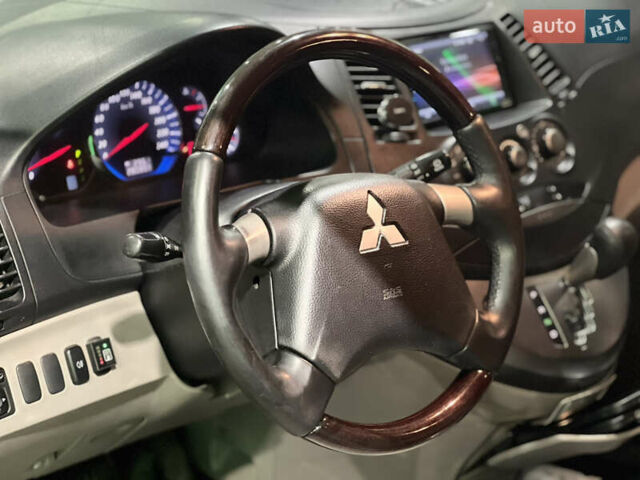 Сірий Міцубісі Грандіс, об'ємом двигуна 2.4 л та пробігом 280 тис. км за 6500 $, фото 11 на Automoto.ua