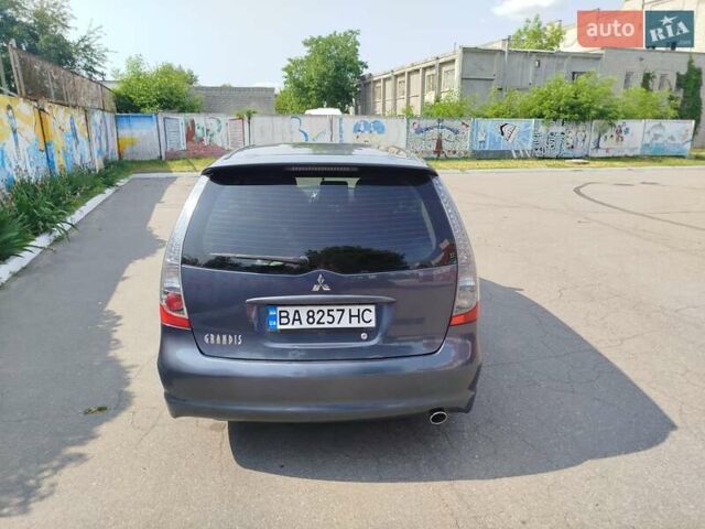 Серый Мицубиси Грандис, объемом двигателя 2.38 л и пробегом 203 тыс. км за 5900 $, фото 1 на Automoto.ua