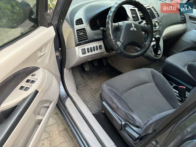 Серый Мицубиси Грандис, объемом двигателя 2.38 л и пробегом 271 тыс. км за 5400 $, фото 6 на Automoto.ua