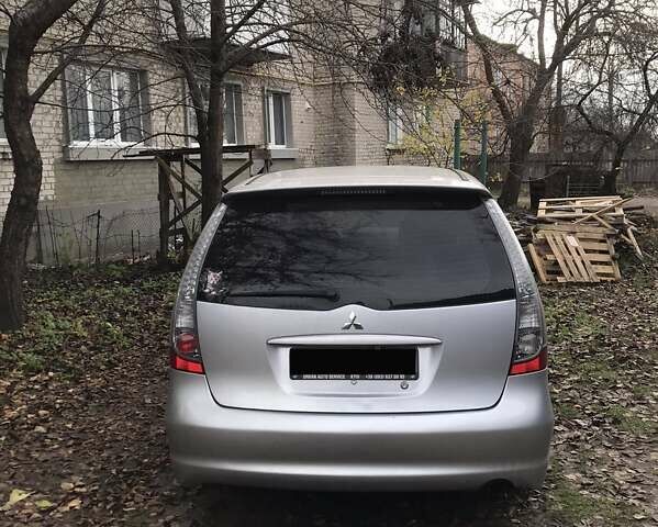 Серый Мицубиси Грандис, объемом двигателя 2.4 л и пробегом 250 тыс. км за 5999 $, фото 3 на Automoto.ua