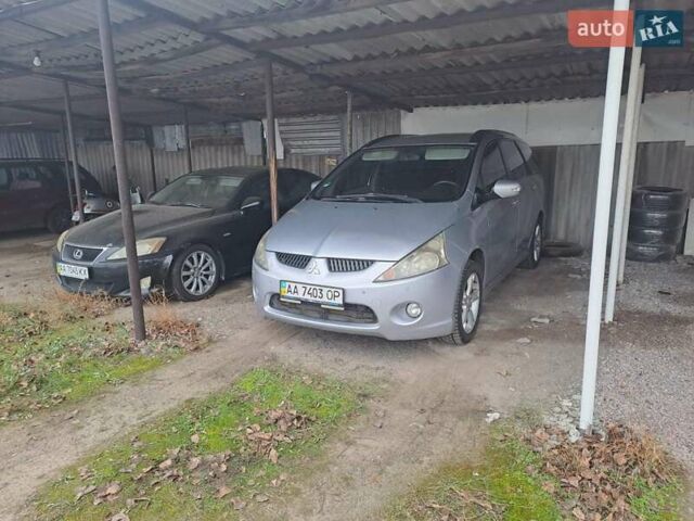 Серый Мицубиси Грандис, объемом двигателя 2.4 л и пробегом 351 тыс. км за 8000 $, фото 5 на Automoto.ua