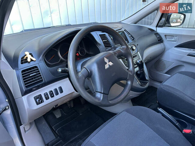 Серый Мицубиси Грандис, объемом двигателя 2.4 л и пробегом 276 тыс. км за 6800 $, фото 14 на Automoto.ua