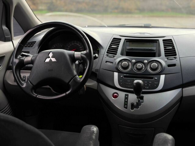 Серый Мицубиси Грандис, объемом двигателя 2.4 л и пробегом 220 тыс. км за 5700 $, фото 15 на Automoto.ua