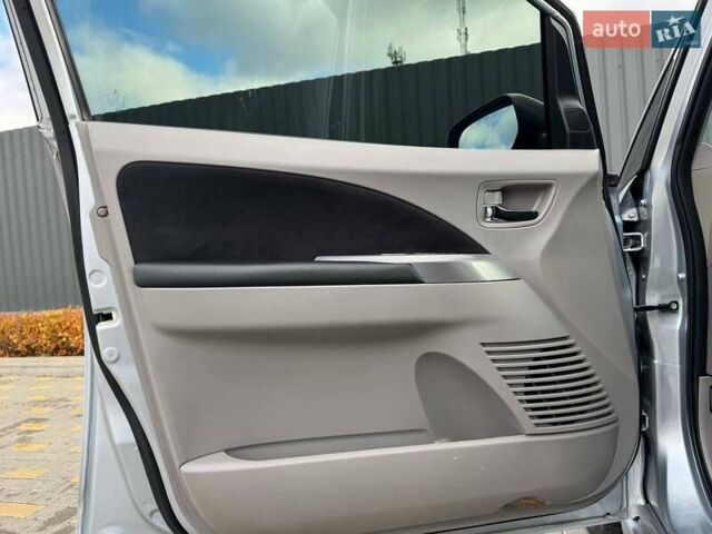 Сірий Міцубісі Грандіс, об'ємом двигуна 2.4 л та пробігом 190 тис. км за 7099 $, фото 14 на Automoto.ua