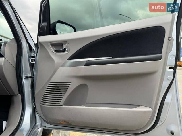 Серый Мицубиси Грандис, объемом двигателя 2.4 л и пробегом 190 тыс. км за 7099 $, фото 16 на Automoto.ua