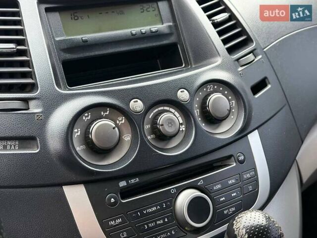 Серый Мицубиси Грандис, объемом двигателя 2.38 л и пробегом 220 тыс. км за 5700 $, фото 46 на Automoto.ua