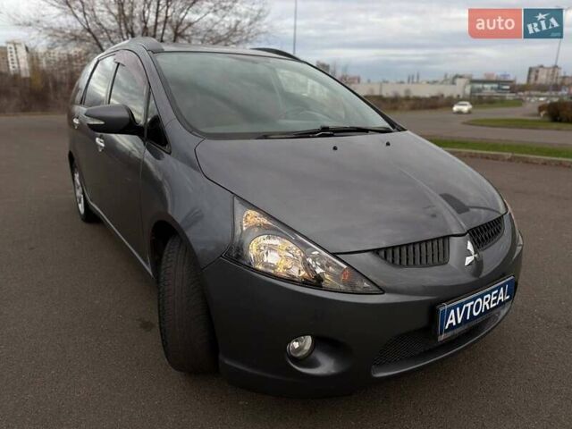 Серый Мицубиси Грандис, объемом двигателя 2.38 л и пробегом 220 тыс. км за 5700 $, фото 14 на Automoto.ua