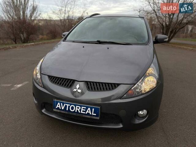 Серый Мицубиси Грандис, объемом двигателя 2.38 л и пробегом 220 тыс. км за 5700 $, фото 12 на Automoto.ua