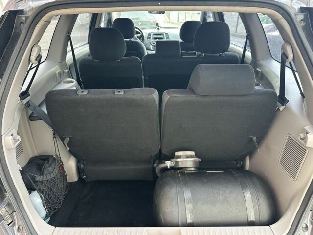 Серый Мицубиси Грандис, объемом двигателя 2.4 л и пробегом 191 тыс. км за 6865 $, фото 7 на Automoto.ua