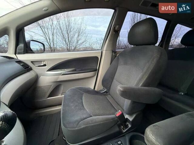 Серый Мицубиси Грандис, объемом двигателя 2.38 л и пробегом 220 тыс. км за 5700 $, фото 50 на Automoto.ua