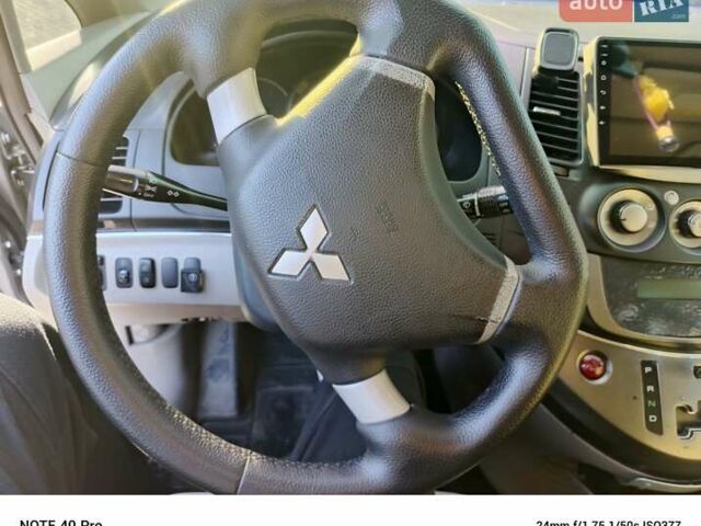 Сірий Міцубісі Грандіс, об'ємом двигуна 2.4 л та пробігом 250 тис. км за 6700 $, фото 2 на Automoto.ua