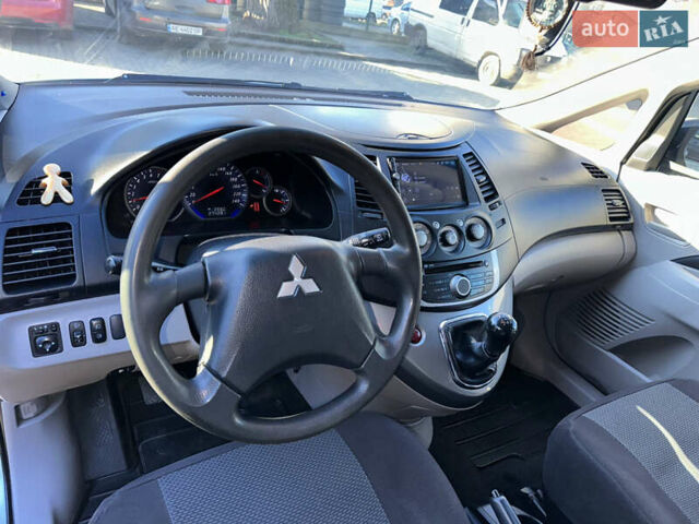 Серый Мицубиси Грандис, объемом двигателя 2.4 л и пробегом 276 тыс. км за 6800 $, фото 20 на Automoto.ua