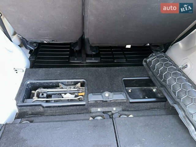 Серый Мицубиси Грандис, объемом двигателя 2.4 л и пробегом 276 тыс. км за 6800 $, фото 33 на Automoto.ua