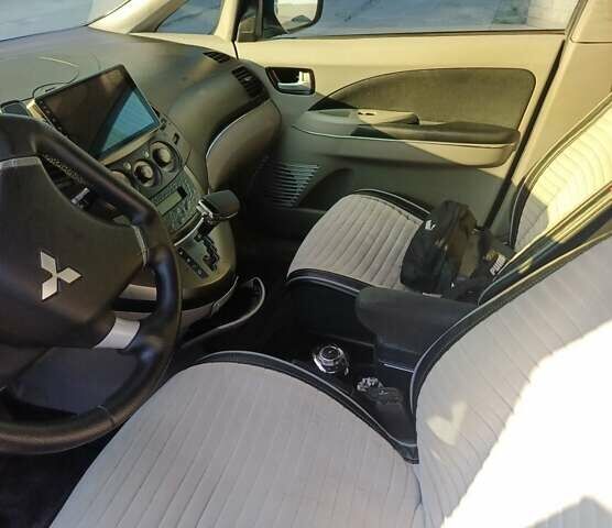 Сірий Міцубісі Грандіс, об'ємом двигуна 2.4 л та пробігом 250 тис. км за 6700 $, фото 7 на Automoto.ua