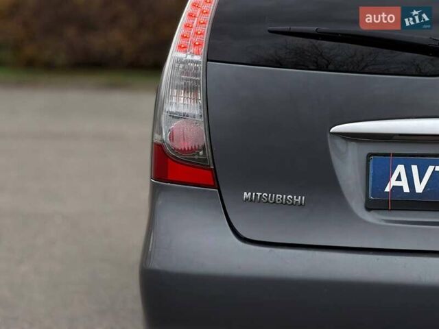 Серый Мицубиси Грандис, объемом двигателя 2.38 л и пробегом 220 тыс. км за 5700 $, фото 20 на Automoto.ua