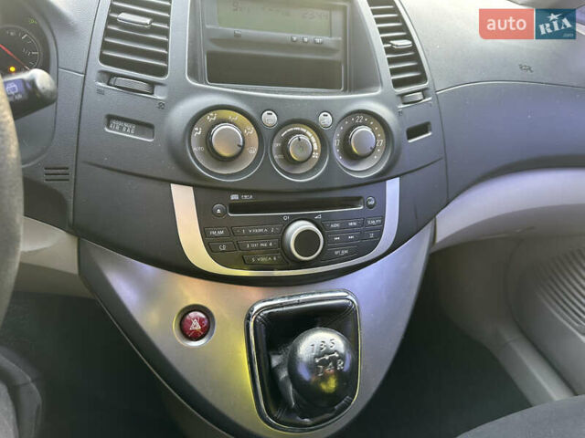 Сірий Міцубісі Грандіс, об'ємом двигуна 2.38 л та пробігом 207 тис. км за 6700 $, фото 36 на Automoto.ua