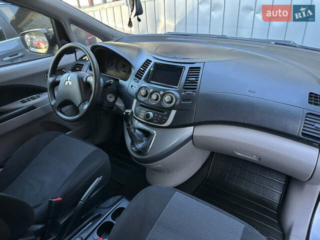 Серый Мицубиси Грандис, объемом двигателя 2.4 л и пробегом 276 тыс. км за 6800 $, фото 13 на Automoto.ua