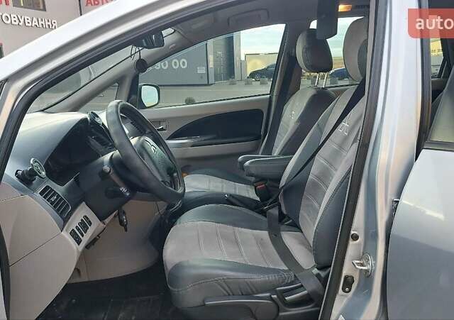 Сірий Міцубісі Грандіс, об'ємом двигуна 2.38 л та пробігом 296 тис. км за 7000 $, фото 6 на Automoto.ua