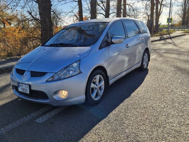 Серый Мицубиси Грандис, объемом двигателя 2.4 л и пробегом 182 тыс. км за 6500 $, фото 3 на Automoto.ua