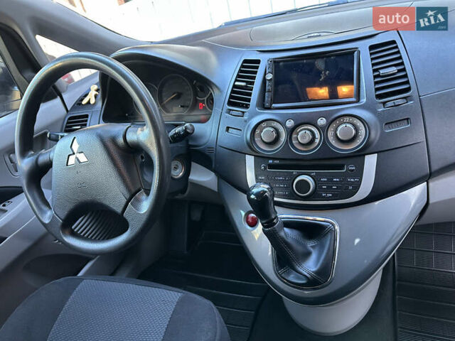 Серый Мицубиси Грандис, объемом двигателя 2.4 л и пробегом 276 тыс. км за 6800 $, фото 15 на Automoto.ua
