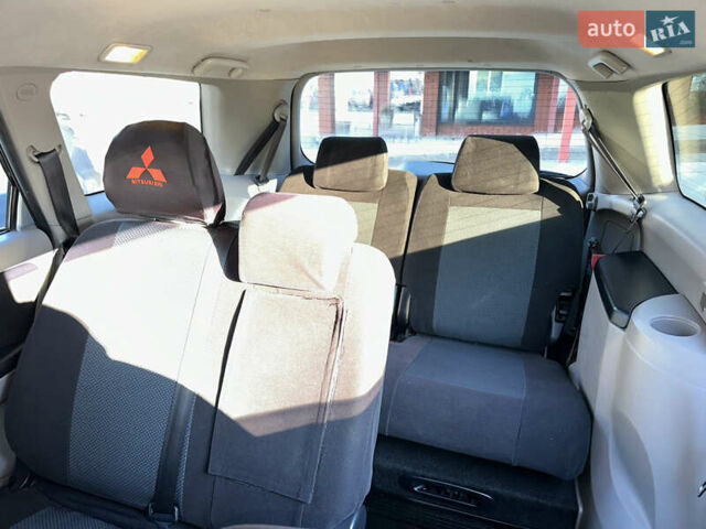 Серый Мицубиси Грандис, объемом двигателя 2.4 л и пробегом 276 тыс. км за 6800 $, фото 28 на Automoto.ua