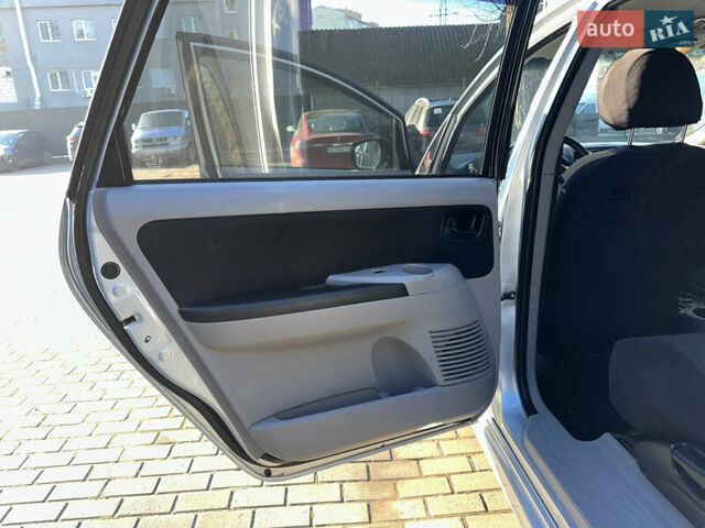 Серый Мицубиси Грандис, объемом двигателя 2.4 л и пробегом 276 тыс. км за 6800 $, фото 31 на Automoto.ua