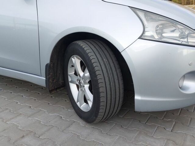 Сірий Міцубісі Грандіс, об'ємом двигуна 0 л та пробігом 296 тис. км за 7000 $, фото 1 на Automoto.ua