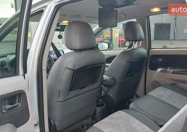 Сірий Міцубісі Грандіс, об'ємом двигуна 2.38 л та пробігом 296 тис. км за 7000 $, фото 4 на Automoto.ua