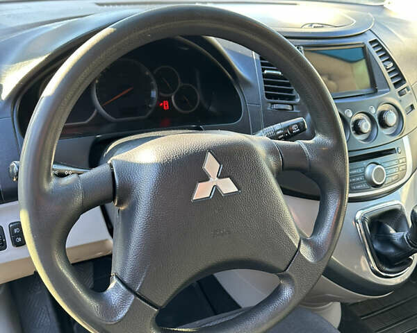 Серый Мицубиси Грандис, объемом двигателя 2.4 л и пробегом 276 тыс. км за 6800 $, фото 16 на Automoto.ua